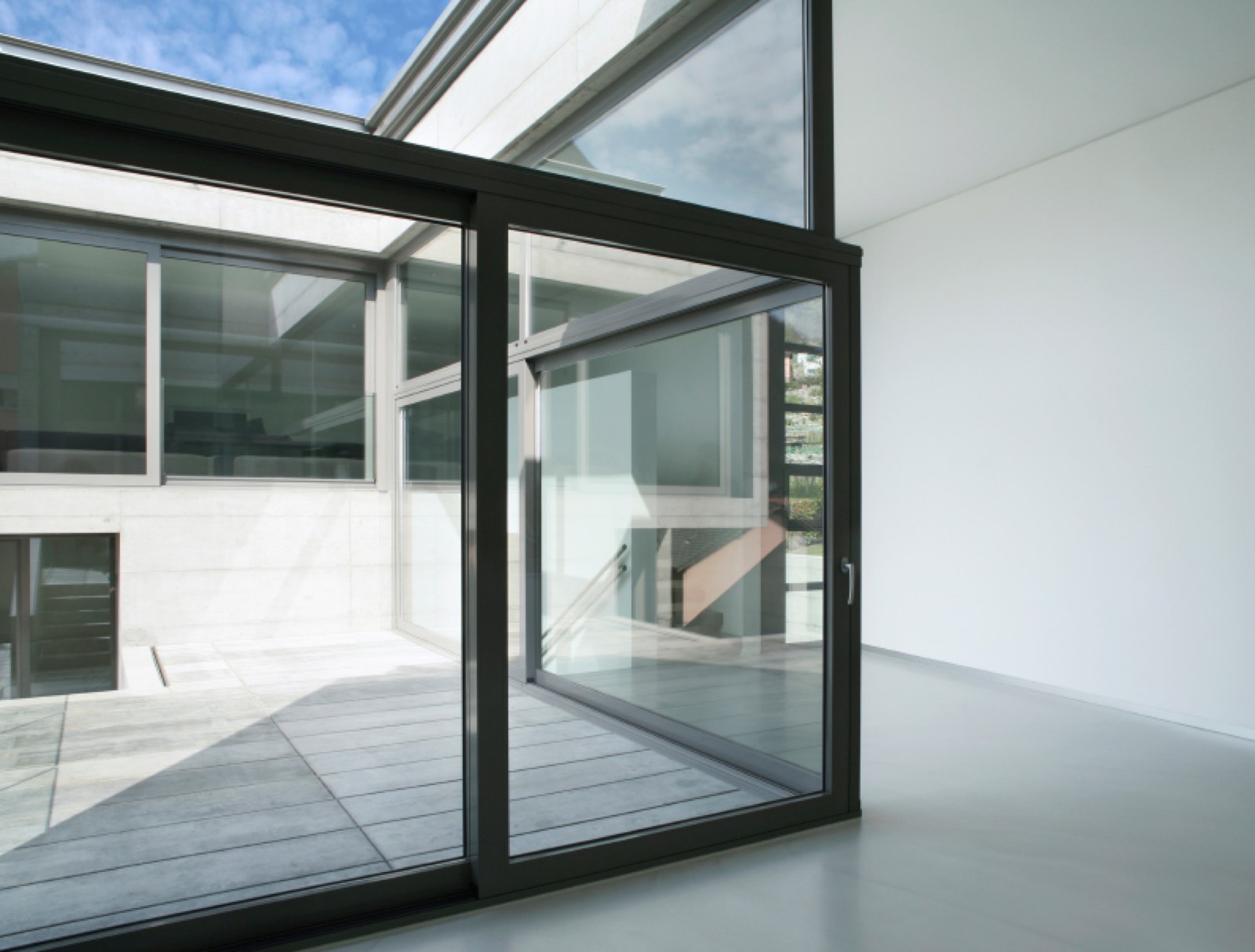 Gehard veiligheidsglas in een moderne schuifpui